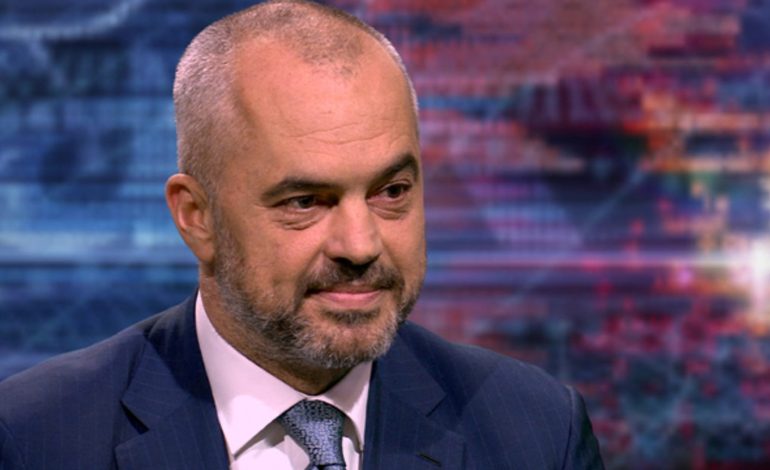 “NË LUFTË ME FLAKËT”/ Rama: Respekt për FA që janë bërë edhe mbrojtja e fuqishme nga zjarret (FOTO)