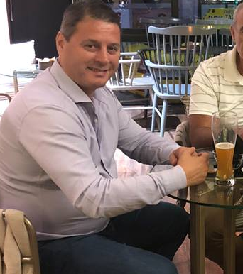 BERISHA I PUBLIKOI “FOTON”/ Pjerin Ndreu e THUMBON me gotën e birrës: Pasi kaluan Vetting-un…