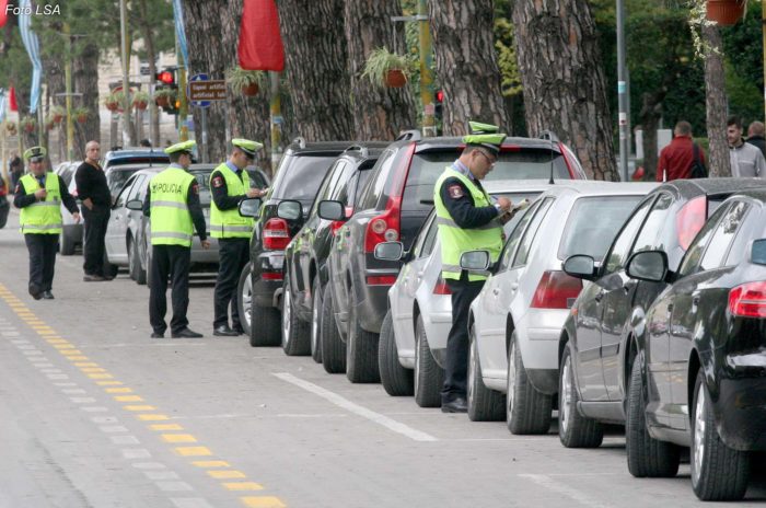 “GARA NË RRUGË”/ Policia ndëshkon shoferët, 13 në pranga (VIDEO)