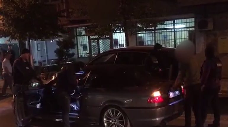 KONTROLL “BLIC” NË TIRANË/ Pranga TRE personave, të shpallur edhe në kërkim ndërkombëtarë