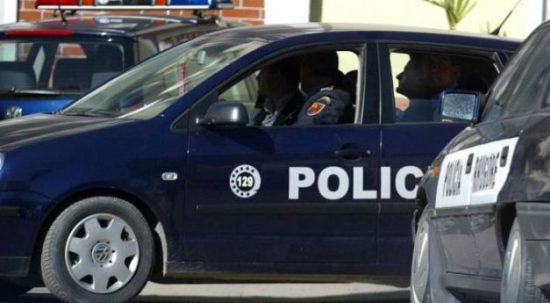 TË RINJTË “LUFTË” ME ARMË NË CËRRIK/ Plagosen dy persona. 20 vjeçari ka…