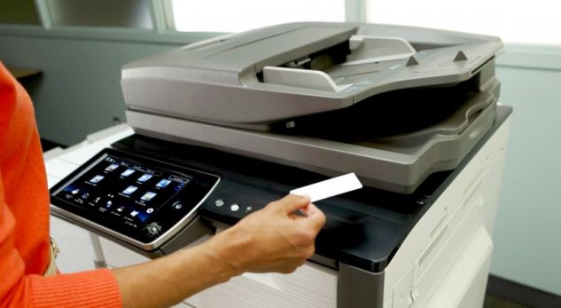 “PROBLEME” NË PROKURORINË GJYQËSORE TË KORÇËS/ Zhvillohet tenderi për riparimin e printerave dhe fotokopjes (FOTO)