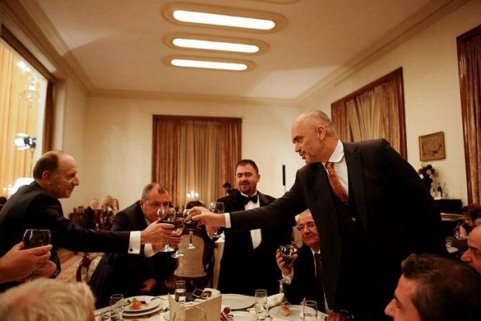 GAZETARËT PËRBALLË RAMËS/ Tri raste gënjeshtrash, mos-dijes, ose keqdashjes, në debatin e mbrëmshëm