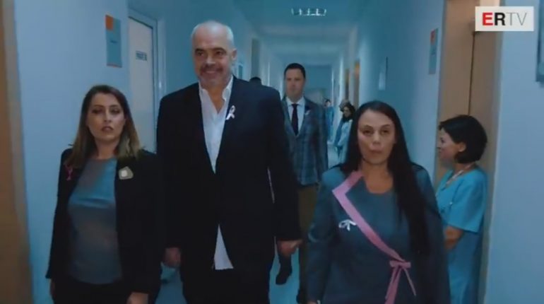 VIZITA NË SPITALIN E FIERIT/ Rama batuta me mjekët: Këto dyert mos i bëni të vogla për Braçen