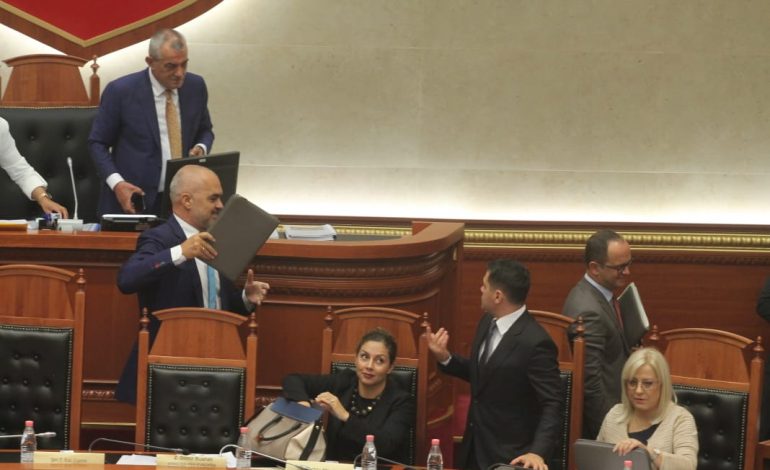 BUXHETI 2019/ Ulen shpenzimet dhe borxhi publik, rriten pagat
