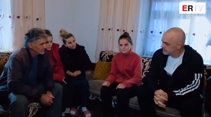 VIZITA NË FAMILJEN ËNGJËLLUSHI/ Rama: Do kthehemi së shpejti nën një çati të re