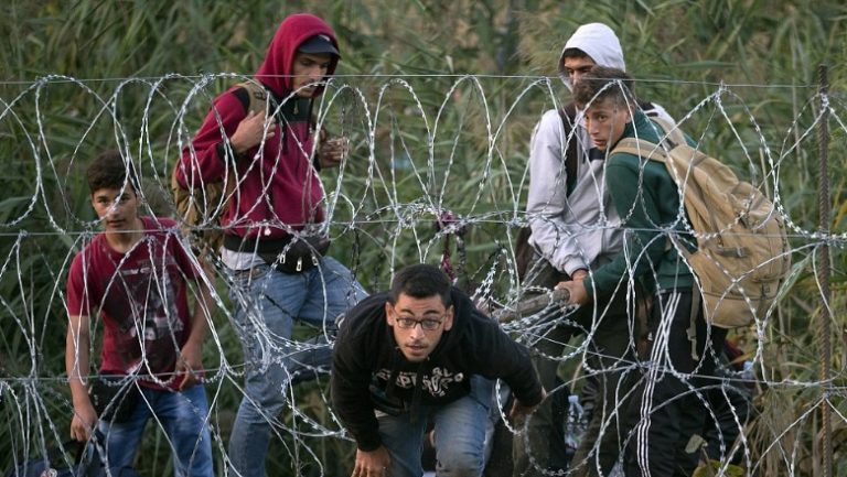 E FUNDIT/ Ndihmoi 3 emigrantë të kalonin kufirin, kapet 26-vjeçari (EMRI)