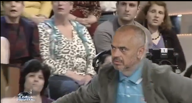 “PLASIN” MEMET ME MBYLLJEN E BASTEVE”/ Rama “SHERR” me bastexhiun se i thotë që… (VIDEO)