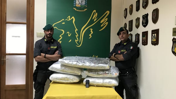 “SKIFTERI” SHQIPTAR I BËN GROPËN VETES/ Policia italiane i gjen në dhomën e gjumit…