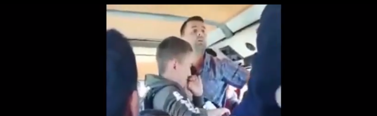 “SHOKU JOT JAM UNË QË FLET ASHTU”/ Del VIDEO. Si i DHUNON shoferi i furgonit nxënësit në Dibër