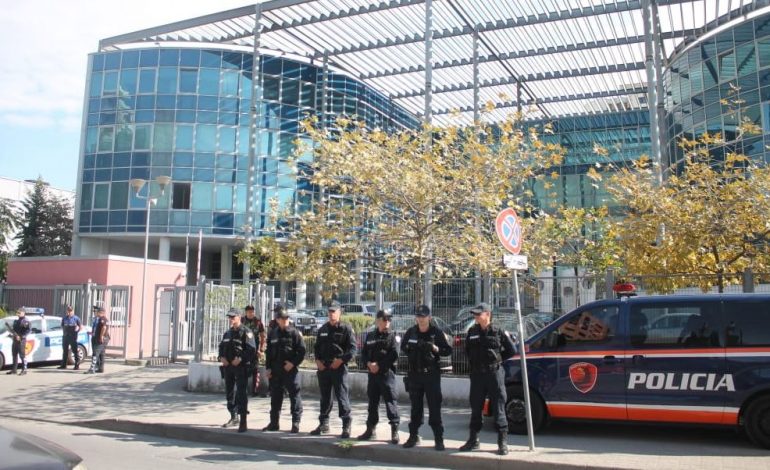 GJYQI NDAJ “SHULLAZIT”/ Avokatët lexojnë konkluzionet e mbrojtjes