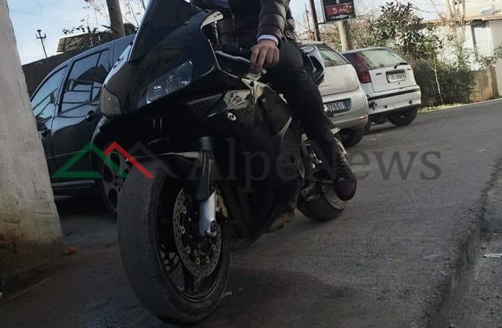 “NUK I NDALOI POLICISË”/ Flet 24 vjeçari që u qëllua në këmbë: Më goditën me…(VIDEO)