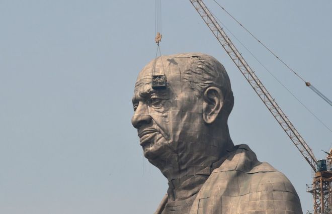 Statuja më e madhe në botë zemëron indianët