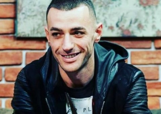 STRESI NË BURG/ Poston foton në Facebook: Mbi 1 milion shikime, shihemi së shpejti…