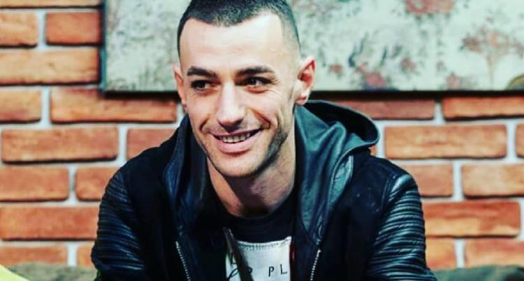 PËRGJIMET/ “DUA TË IKI JASHTË”, ja si u fundos Stresi iu lut “BAJRAVE” për ndihmë