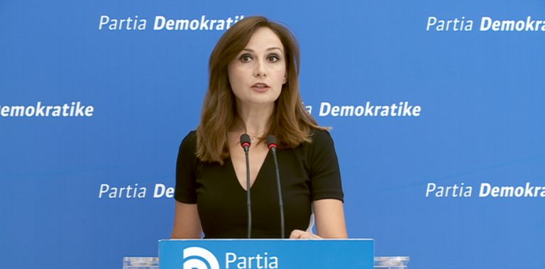 DEPUTETJA E PD NXJERR SHIFRAT/ Qeveria Rama e ka shpallur armik dijen dhe arsimin