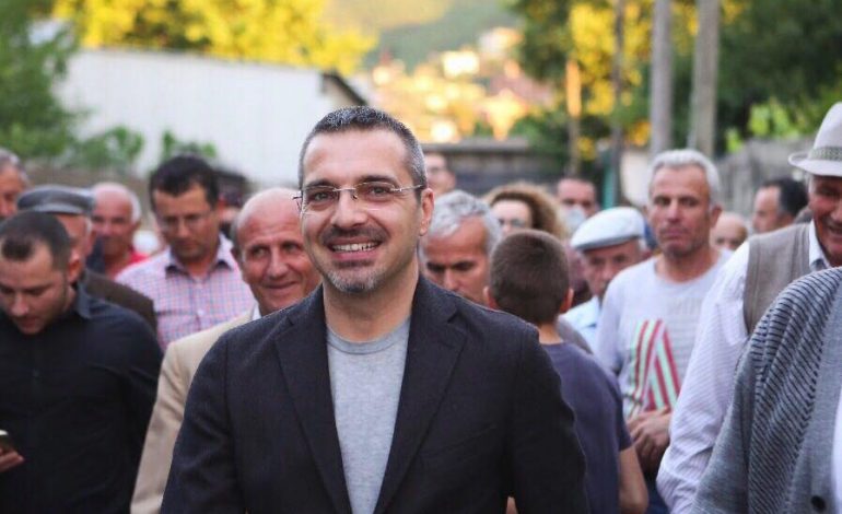 BASHKËBISEDIMI ME GAZETARËT/ Basha për dosjen “TAHIRI”: Ta harrojnë se mund ta dënojnë për krime të lehta