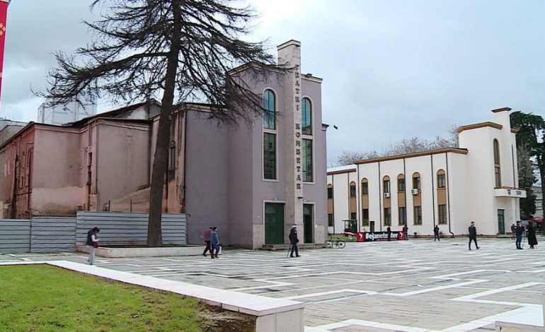 LIGJI PËR TEATRIN/ Maxhoranca shqyrton nesër dekretin e Metës, votohet axhenda