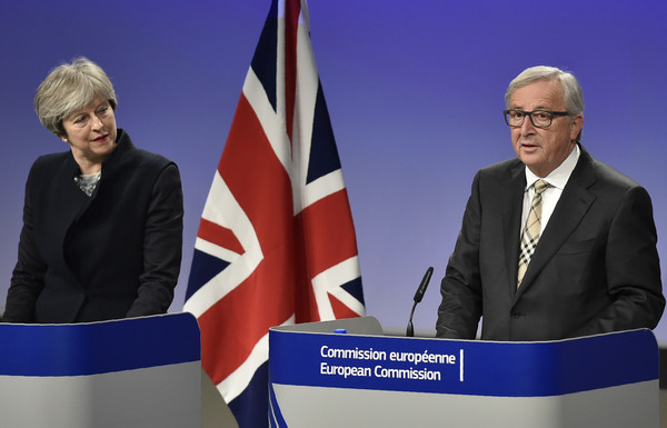 TAKIMI MES MAY DHE JUNCER/ “Rriten shanset për arritjen e marrëveshjes së Brexit”