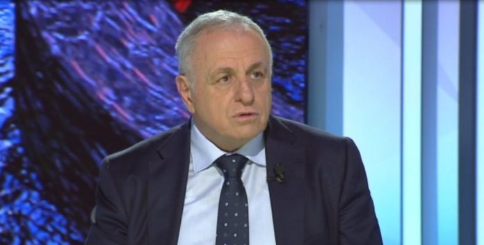 AKSI KOMBËTAR LEVAN-TEPELENË/ Deputeti i PD nxjerr fotot: Rruga që rrezikon për aksidente