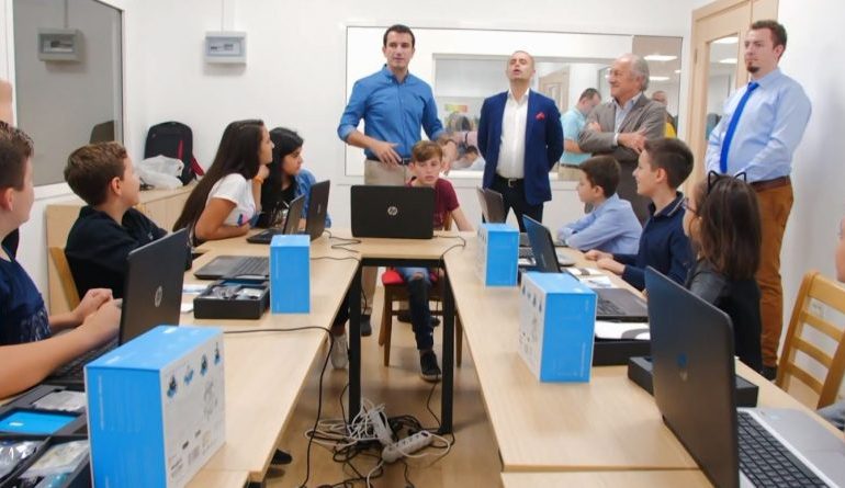 PAS PRISHTINËS DHE GJAKOVËS/ Tirana me laborator kodimi e programimi