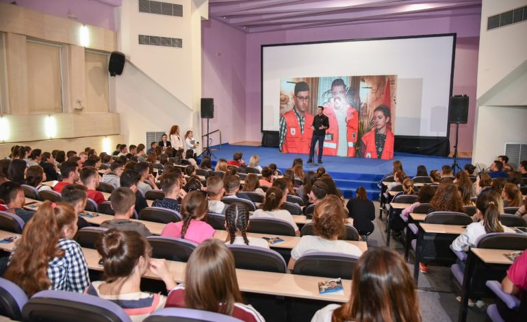 “GUIDË STUDENTORE”/ Veliaj: Mundësi e shkëlqyer. Vitin tjetër nisim me autobusët elektrikë