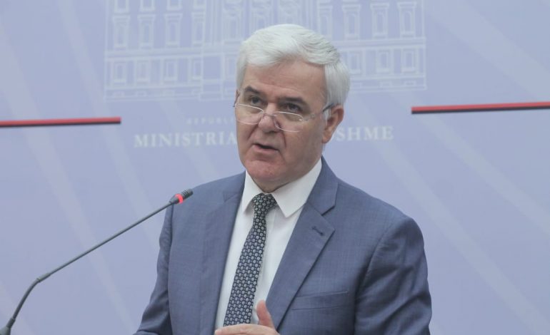 “DO MERRNI LAJME INTERESANTE”/ Xhafaj-gazetarëve: Kur ka bashkëpunim, ka gjëra të mira. Rrini afër me…