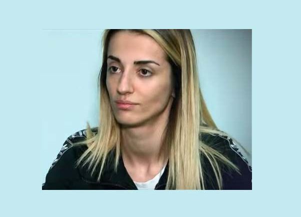 XHISIELA NUK NDALET/ Pas intervistave, hyn LIVE në Instagram dhe tallet: Po lexoj këta që… (FOTO)