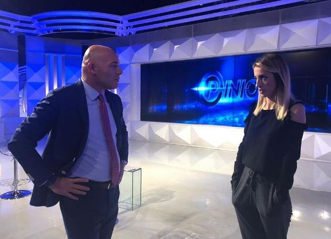 KLODIANA LALA IA THOTË LIVE SE PO GËNJEN/ Xhisiela largohet nga studio: Kjo është…