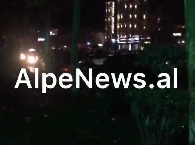 “PROTESTA TEK UNAZA E RE”/ Banorët BLLOKOJNË rrugët. Ambulanca detyrohet të hypë mbi trotuar (VIDEO)