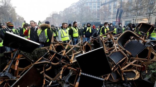 PROTESTAT NË FRANCË/ Zbulohet arsyeja pse protestuesit veshin jelekë të verdhë