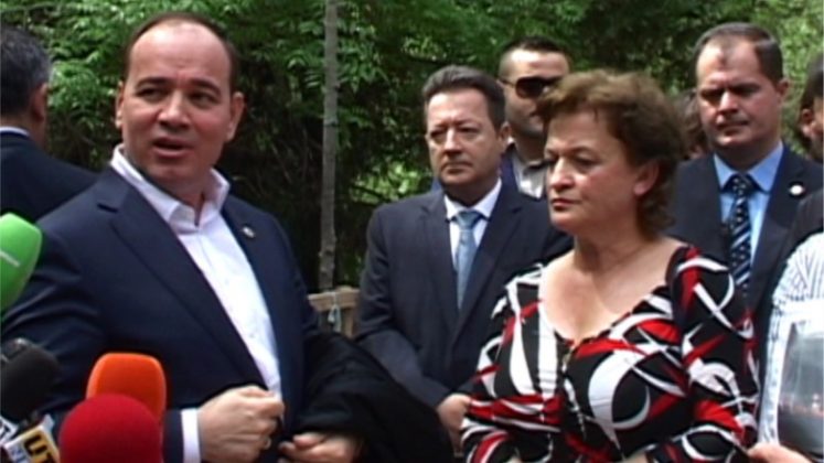 META SI NISHANI TE LODRAT/ Fillon merret me punët komunale