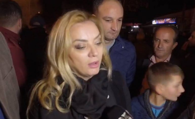 PROTESTUESIT E UNAZËS “KËRCËNOJNË” VELIAJ/ “Do të vijmë në shtëpi, ti do vdesësh”