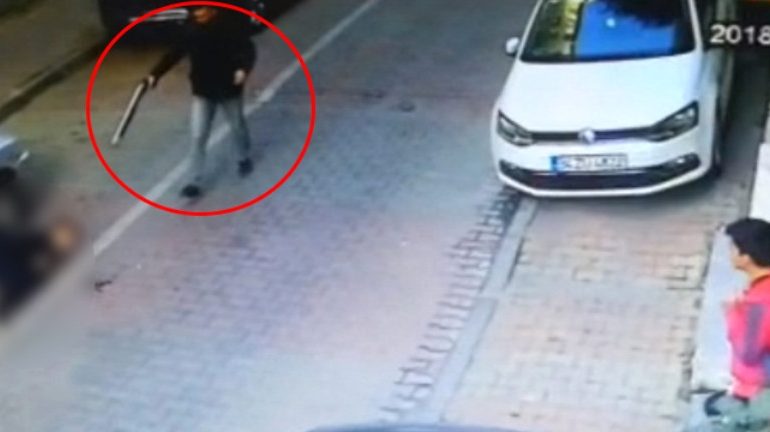 PAMJE TRONDITËSE/ 15-vjeçari ekzekutohet në mes të rrugës nga shoku i shkollës (VIDEO)