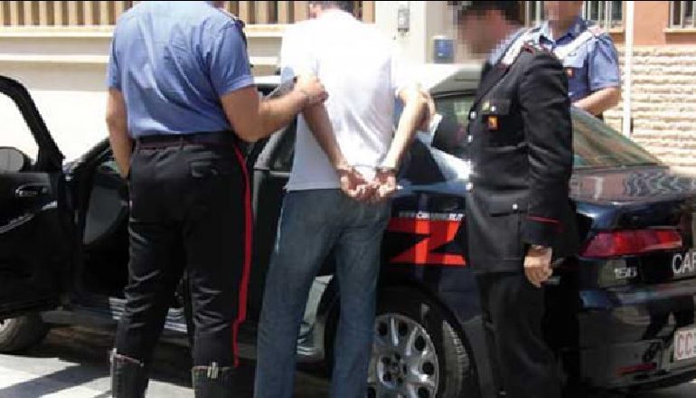PRANGA 42 VJEÇARIT ITALIAN/ I kërkuar nga drejtësia shqiptare, mashtroi duke ngritur një shoqëri transporti…