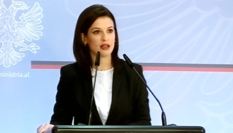 “FURTUNË” NË DREJTORINË E TATIMIT NË SHKODËR/ Gjonaj: Të shkarkohet drejtori dhe 21 inspektorë