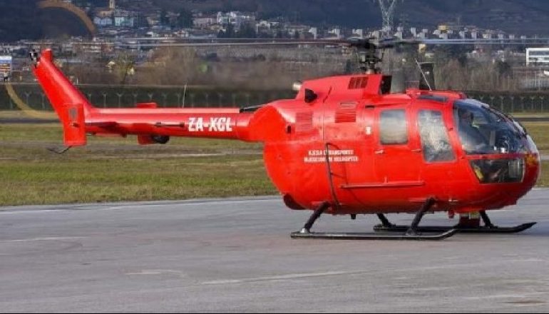 E RËNDË NË KORÇË/ Rrëzohet në PARK 7 vjeçarja, transportohet me urgjencë me helikopter drejt Tiranës