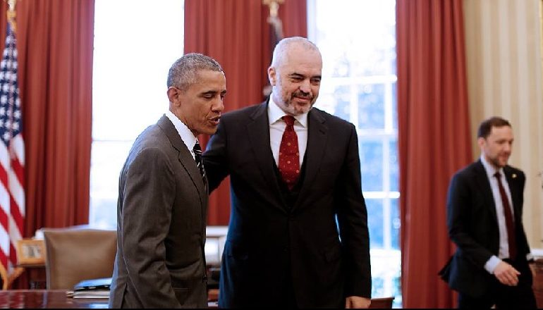 RAMA POSTON FOTON E OBAMËS NË INSTAGRAM/ Mos resht kurrë së besuari tek idetë për të ndryshuar botën