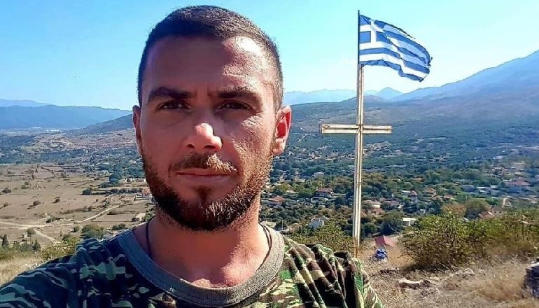 EKZEKUTIMI I EKSTREMISTIT/ Sot trupi i Kaçifas i kthehet familjes, mbi 2 mijë grekë vijnë për funeralin e tij