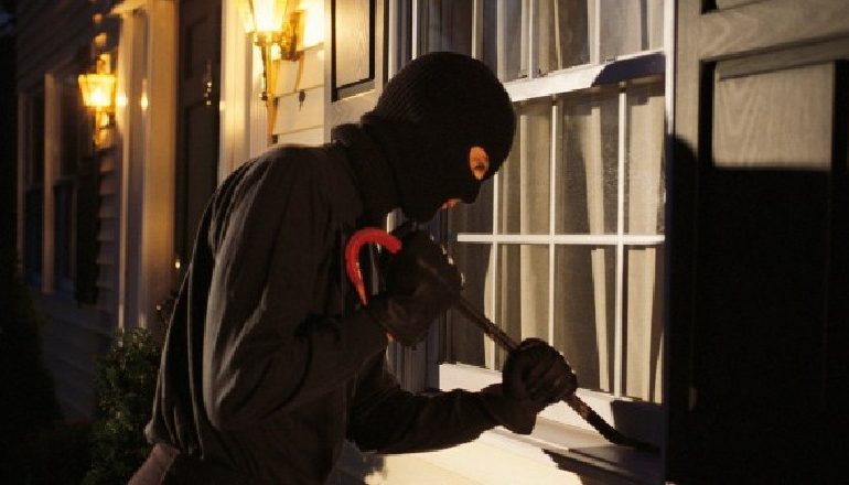 U TRADHËTUAN NGA ALARMI I SHTËPISË/ Si u kapën nga policia dy “SKIFTERËT” shqiptarë në Itali