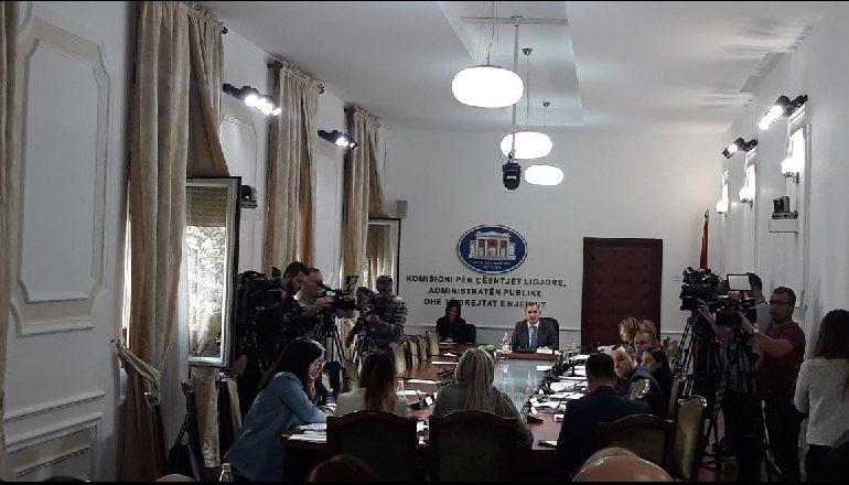 BUXHETI I 2019/ 600 mln lekë për KQZ për zgjedhjet, kryetari: Duam ambiente të reja/ Fino: I keni më të mira se ne