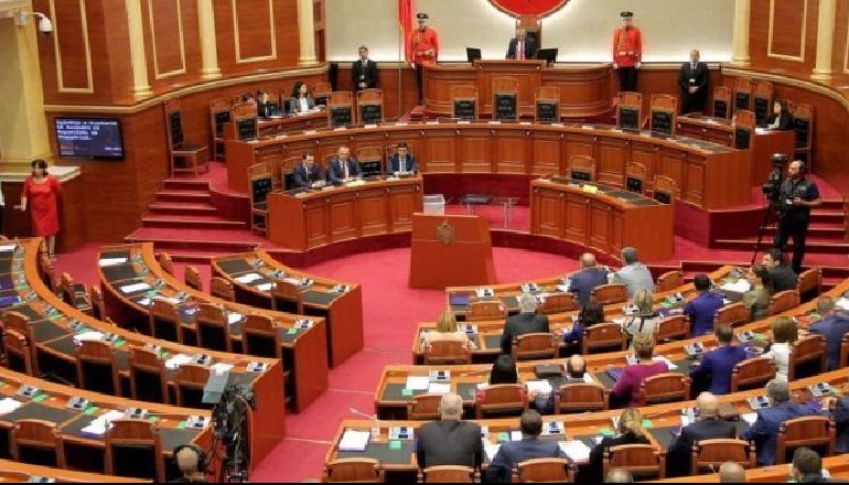 NIS ZBATIMI I KODIT/ Etika, ja 40 gabimet që nuk duhet të bëjnë deputetët