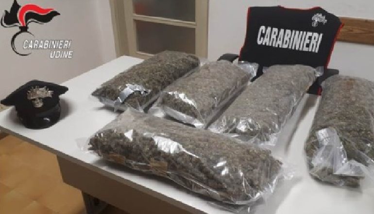 5 KILOGRAM KANABIS NË MAKINË/ Pranga 28-vjeçarit shqiptar në Itali