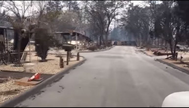 VIDEO TRONDITËSE/ Qyteza e zhdukur nga zjarret në Kaliforni