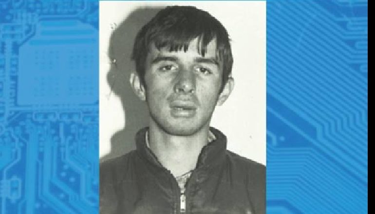 VRAU SHOKUN E TIJ DUKE LUAJTUR POKER/ Kush është Artan Sulstarova, nga më të kërkuarit në qarkun e Korçës (FOTO)