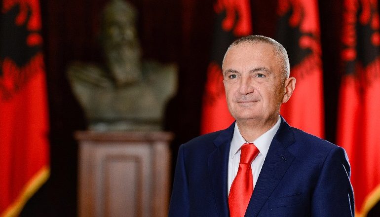 DITA E FLAMURIT/ Meta uron me një poezi: Të zhdukim robërinë, liri e shtet gëzofshi përjetë