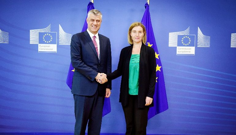 Mogherini BISEDË TELEFONIKE me Thaçin: Hiqni tarifën doganore për mallrat nga Serbia