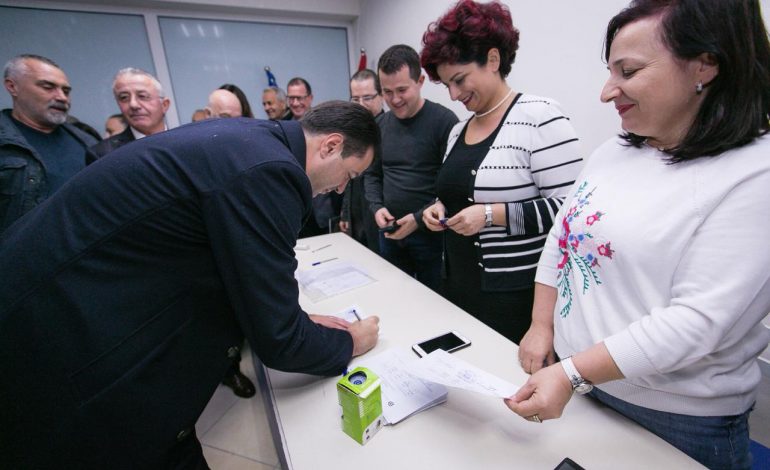 ZGJEDHJET E BRENDSHME TË PD/ Voton Basha: Shiu nuk i ndaloi demokratët. Na pret… (VIDEO)