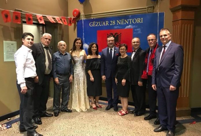 FESTAT E 28-29 NËNTORIT/ Nisin festimet e shqiptarëve në Kanada (FOTO)