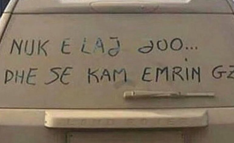 Kur “LAJE O GZIM”, del nga… “moda”! (FOTO)